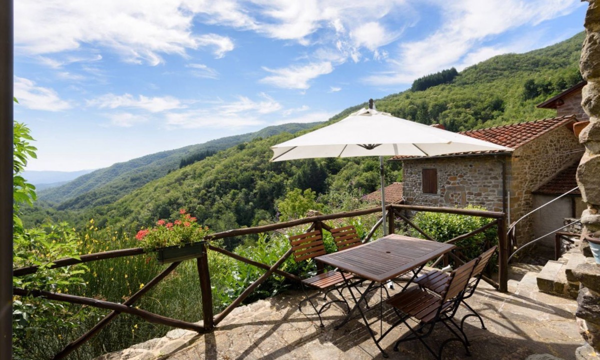 Raggiolo Apartment | Borgo dei Corsi - LAMPO 2 Apartment