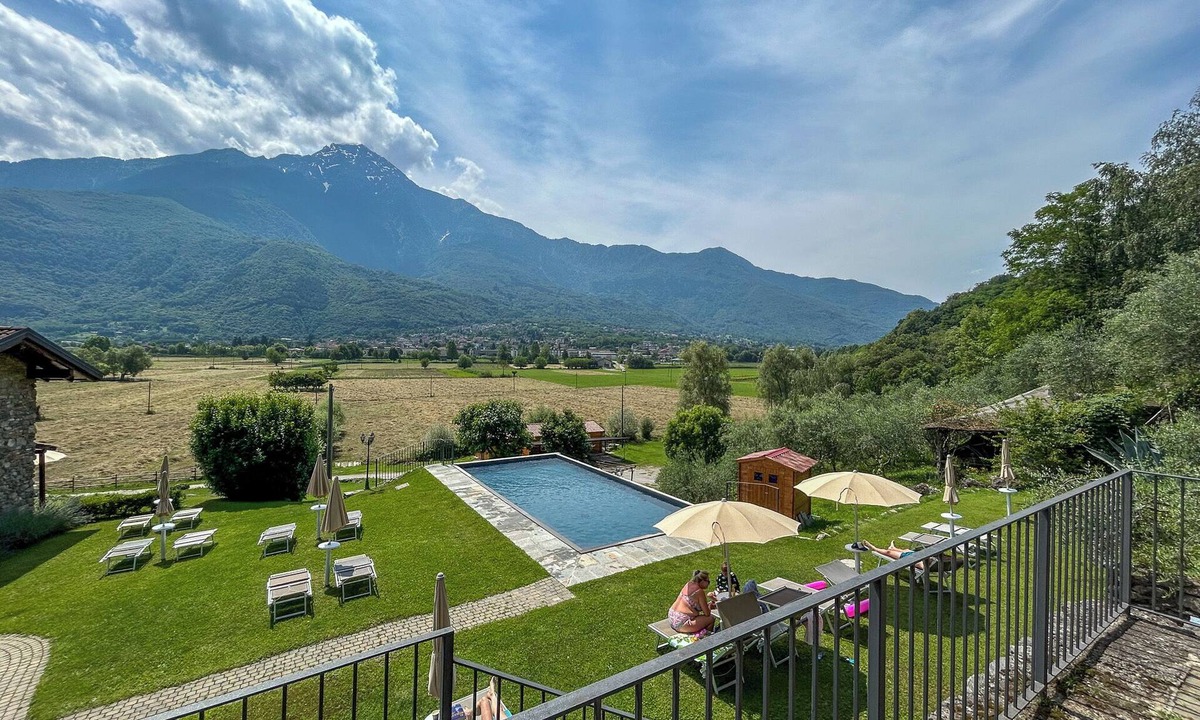 Colico House | Borgo Erbiola Mimosa Rustico Holiday Apartment with Pool