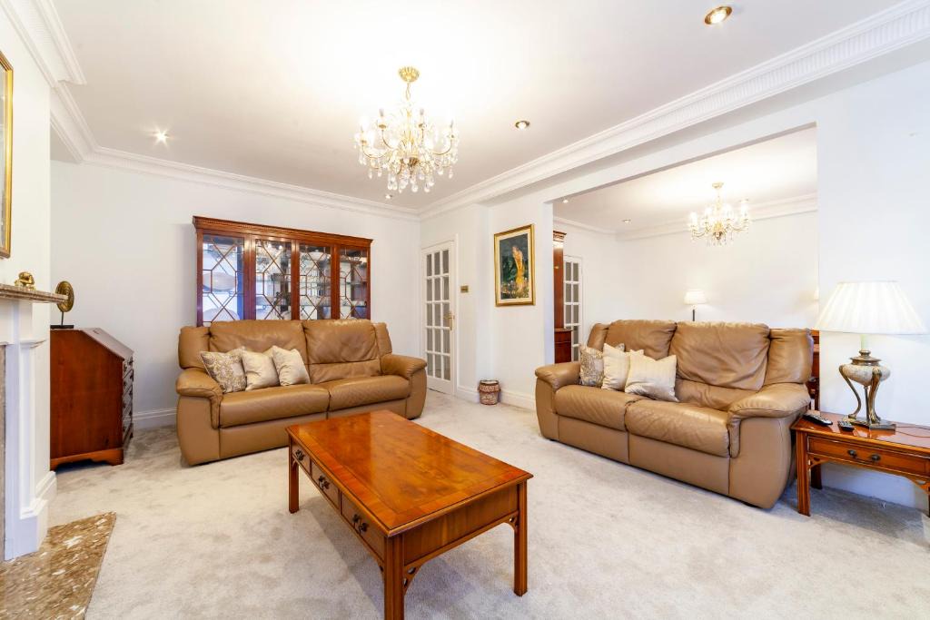 Belsize Apartment | Bright 3BDR apt near Swiss Cottage