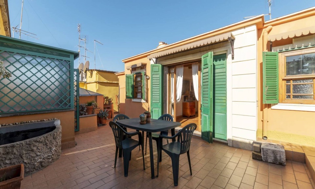 Repubblica Apartment | Bright 40 sqm studio flat, which can accommodate up to 2 people, located on the sixth floor of a period building with lift (you still have to go up some stairs). The property located in the Traffic Restricted Area ZTL, is located in the heart of the hist