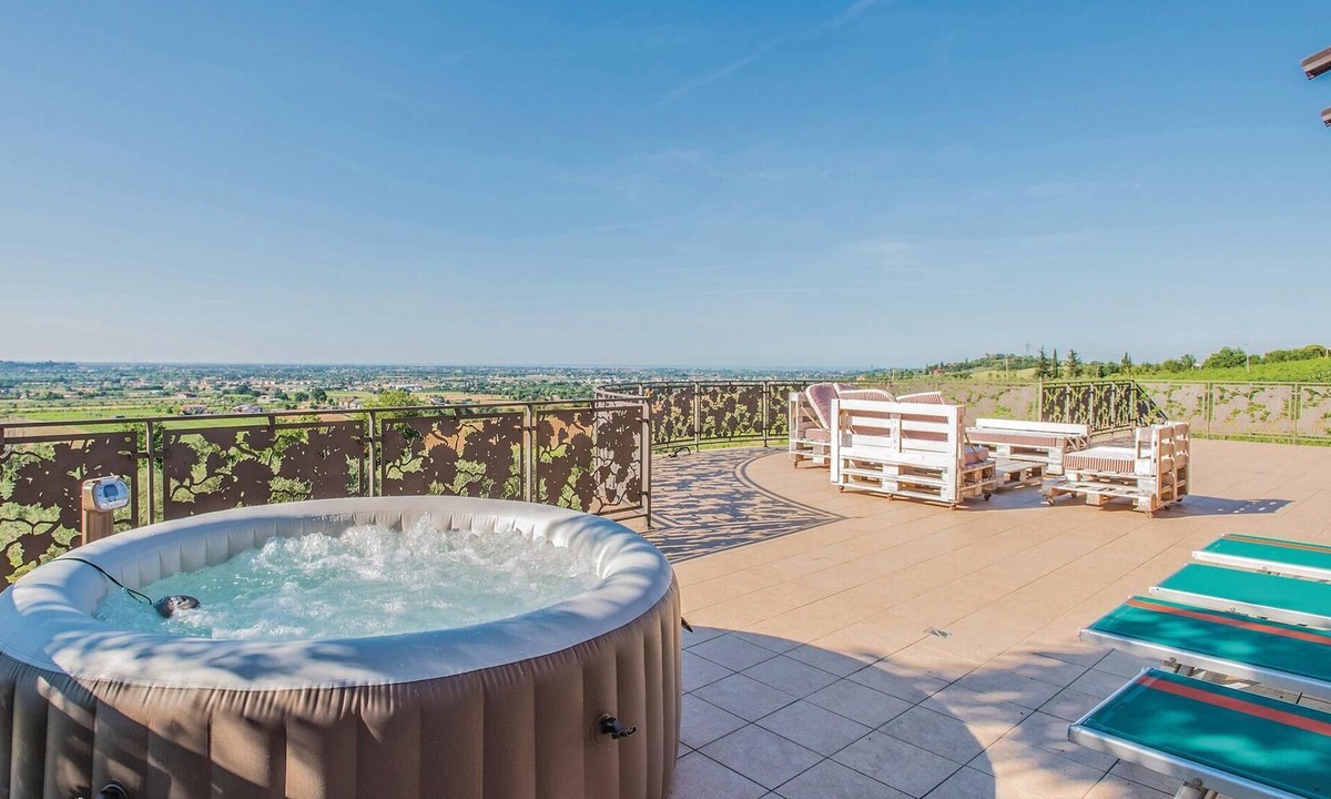 Dogana House | Bright detached house surrounded by rolling hills, 8 km from Rimini, 23 km from Riccione and 15 km f