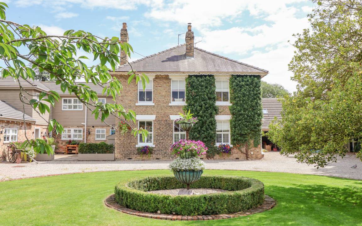 Holme-on-Spalding-Moor Cottage | Cabin ∙ 5 bedrooms ∙ 10 guests
