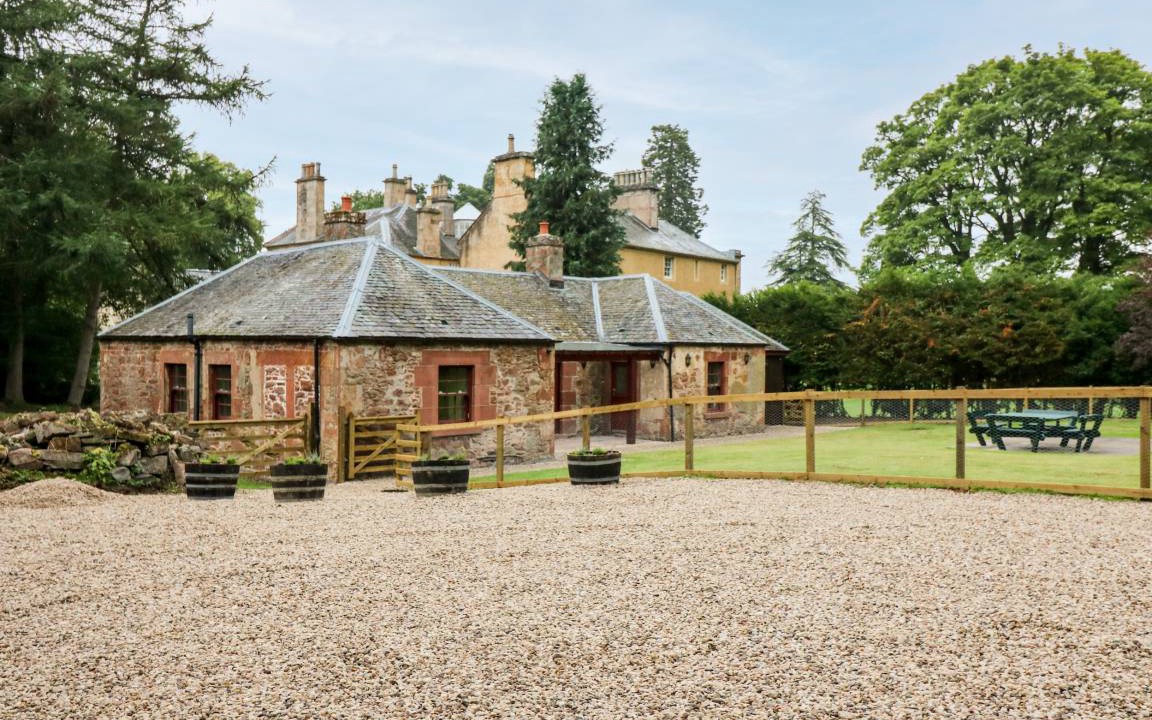 Aberargie Cottage | Cabin ∙ 2 bedrooms ∙ 4 guests