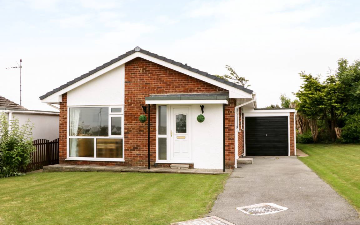 Rhoscolyn Cottage | Cabin ∙ 2 bedrooms ∙ 4 guests