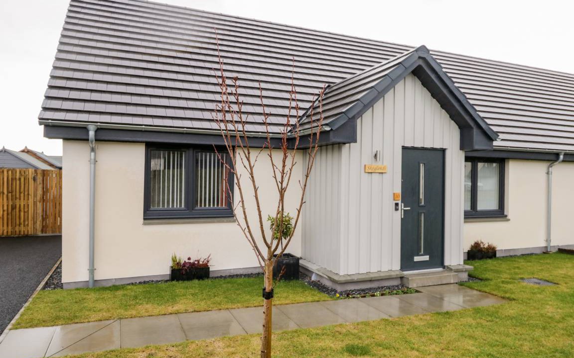 Boat of Garten Cottage | Cabin ∙ 2 bedrooms ∙ 4 guests