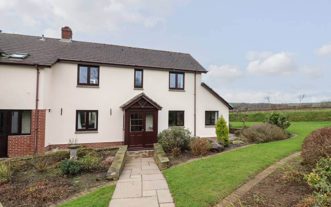 Brayford Cottage | Cabin ∙ 2 bedrooms ∙ 4 guests