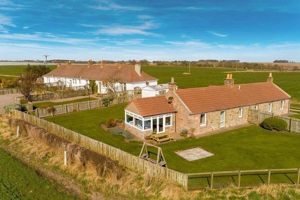 Anstruther Cottage | Cabin ∙ 2 bedrooms ∙ 4 guests