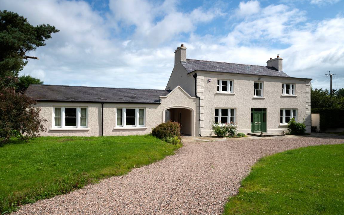 Ballymoney Cottage | Cabin ∙ 6 bedrooms ∙ 9 guests