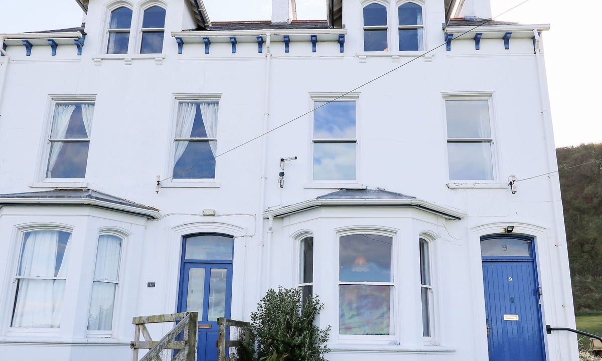 Ballycastle Cottage | CARRIGUISNAGH, pet friendly, character holiday cottage in Ballycastle