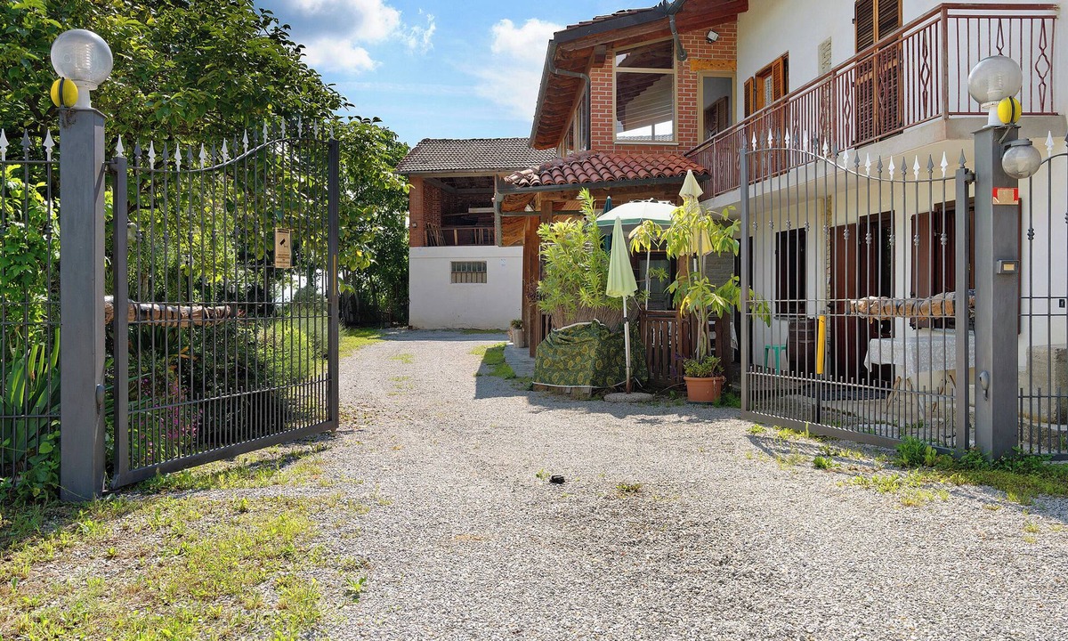 Farigliano Villa | Casa Belvedere with Private Terrace, Garden, A/C & Wi-Fi