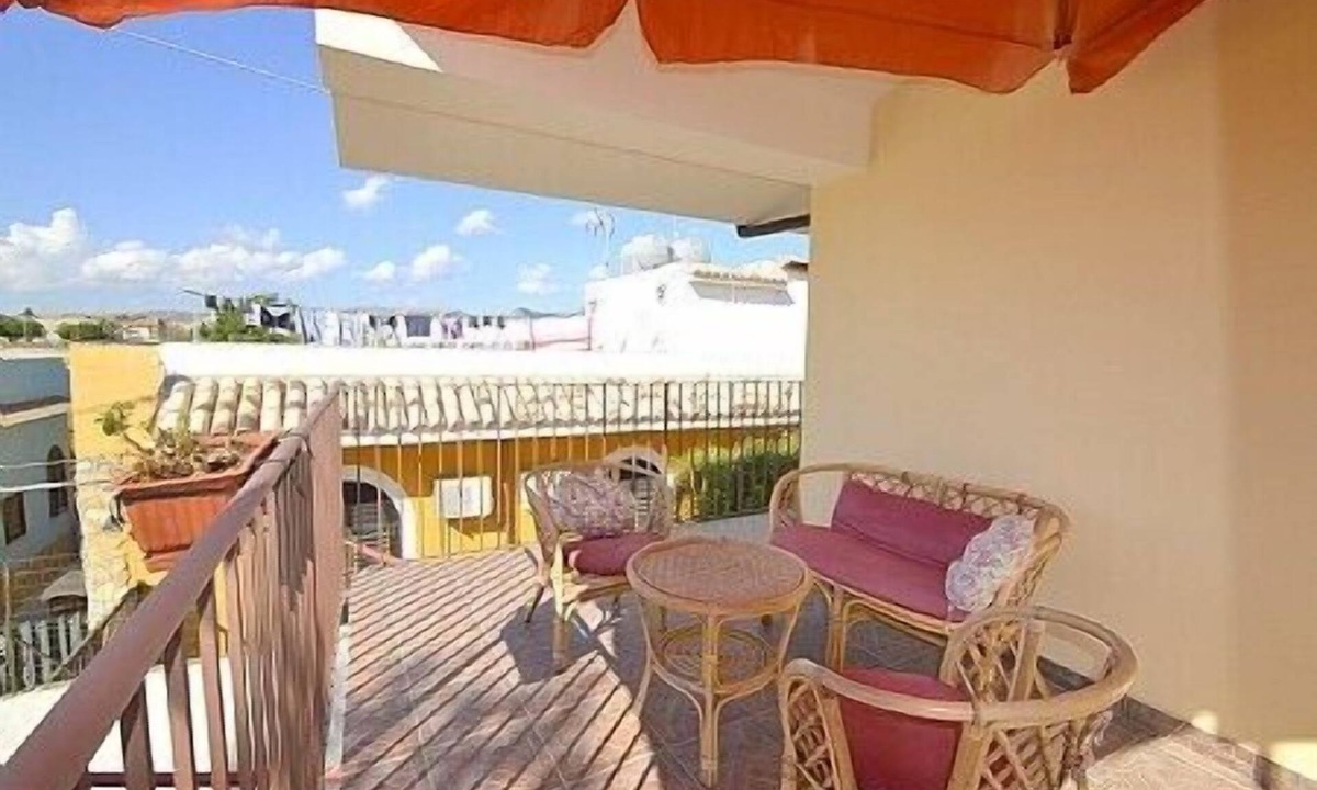 Avola Apartment | Casa Morna: A graceful apartment situated at a short distance from the beach, with Free WI-FI.
