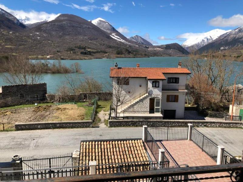 Barrea Apartment | Casa sul Lago Parco Nazionale d'Abruzzo - House on the lake side