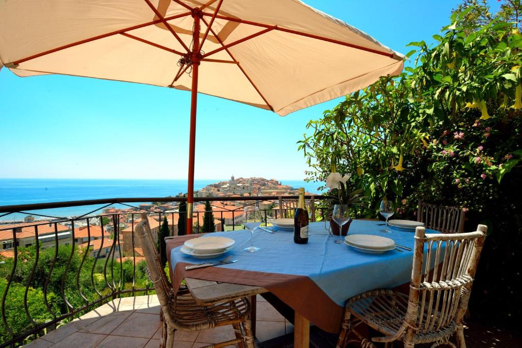 Imperia House | casa vista mare con wifi, AC nelle 4 camere da letto e parcheggio privato