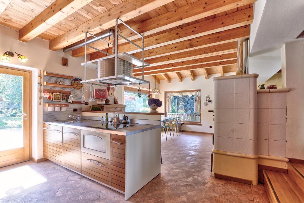 Colico Ski Chalet | chalet con piscina e vista panoramica