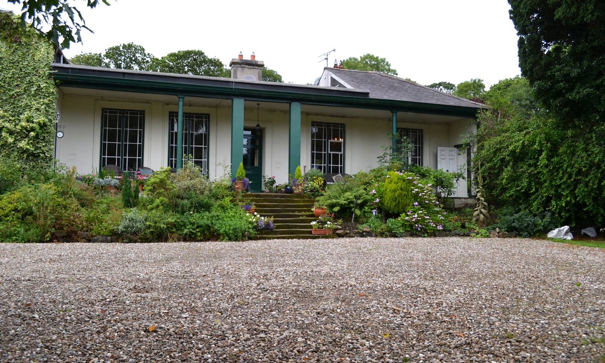 Ballymoney House | Character Old Mill House near the Giants Causeway & Coast- Sleeps 10-20
