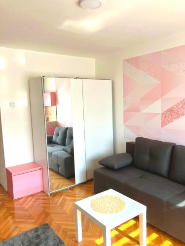 City Center Apartment | Charming Downtown Room