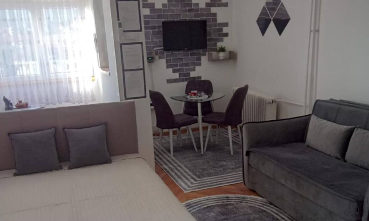 Novi Pazar Apartment | Charming Studio Apartment in Novi Pazar with City & Mountain Views