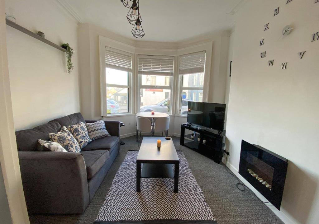Bangor Apartment | Cheap & Cheerful Apartment Near Bangor Marina