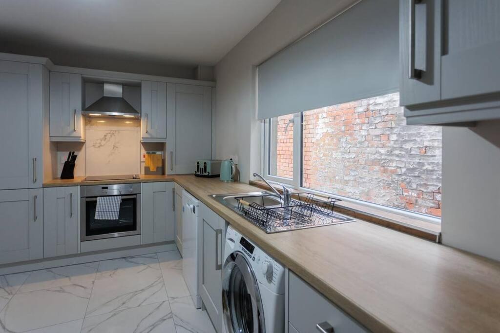 Belfast City Centre Apartment | Chic studio sleeps 2 in Belfast City Centre