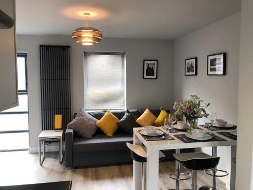Belfast Central District House | City Centre Townhouse-3 Bedrooms & Parking - Excellent Location