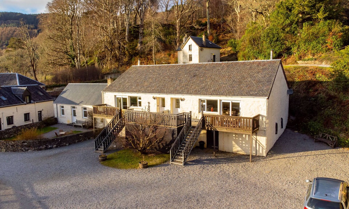Slate Islands Cottage | Coachmans East - a cottage that sleeps 6 guests in 2 bedrooms