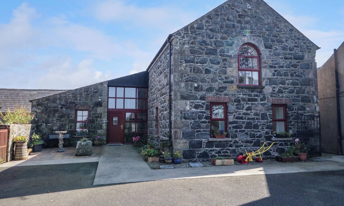 Ballycastle Cottage | COLLIERS BARN, pet friendly, character holiday cottage in Ballycastle