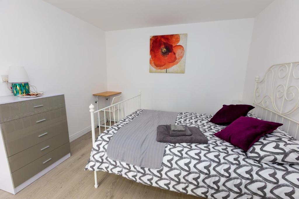 Shirley House | Comfortable stay in Shirley, Solihull - Room 4