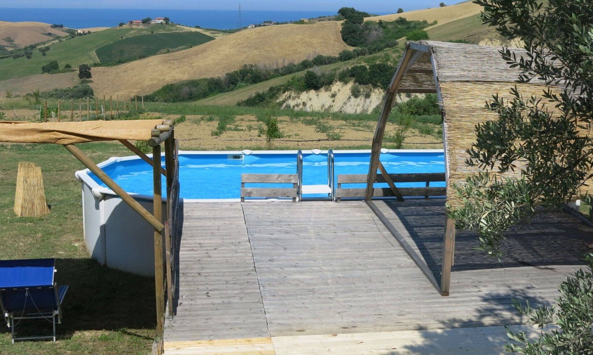 Cologna Spiaggia Villa | Cosy apartment in villa with pool, A/C, WIFI, hot tub, TV, patio, pets allowed and panoramic view