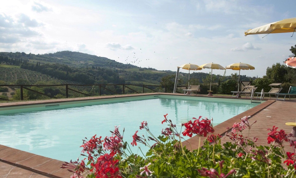 San Gimignano Apartment | Cosy apartment for 4 people with A/C, WIFI, pool, pets allowed and panoramic view