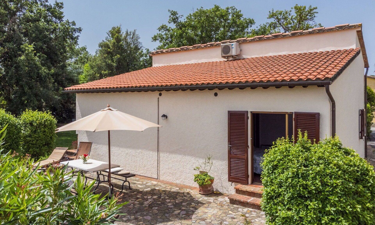 Cinigiano Villa | Cosy apartment in villa for 2 guests with pool, A/C, WIFI, patio and panoramic view