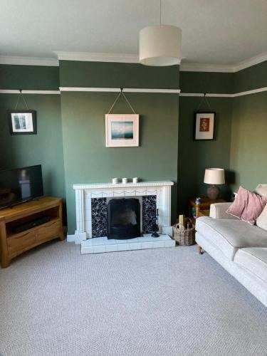 Dundonald House | Cosy at Cumberland - Double room with shared bathroom