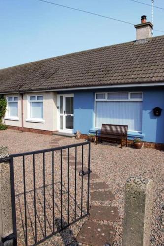 Portballintrae House | Cosy Coastal Cottage in Portballintrae