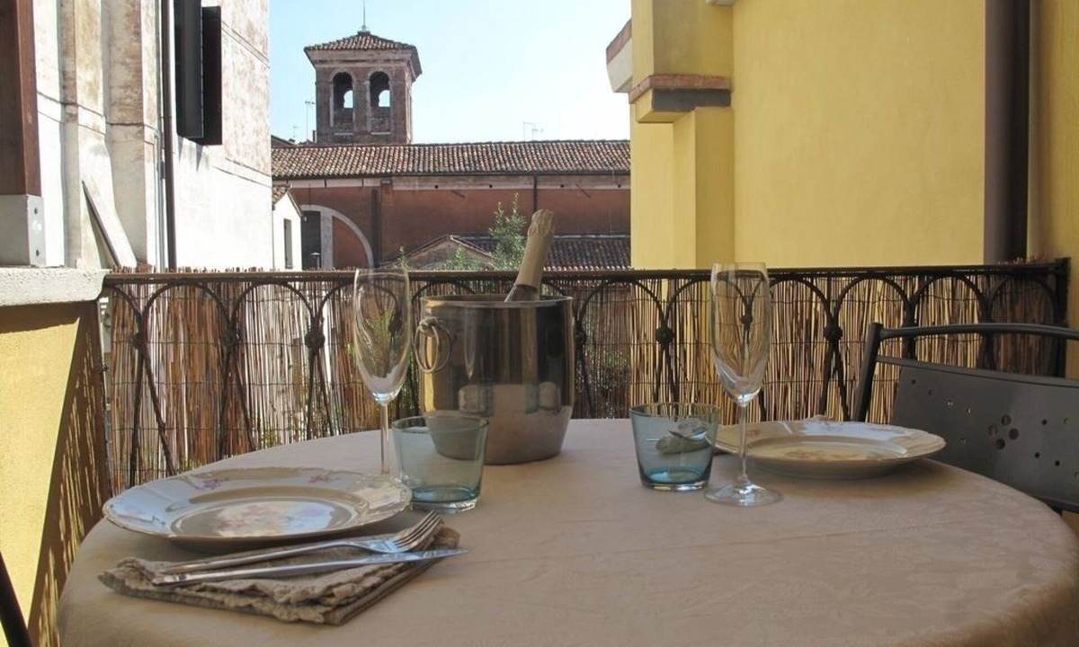 Santa Croce Apartment | Delightful apartment with terrace in the historic center IT027042C2YXLI5C2N