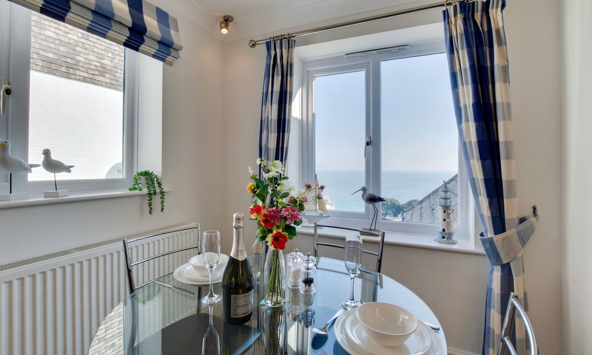 Garden Apts | West Looe
