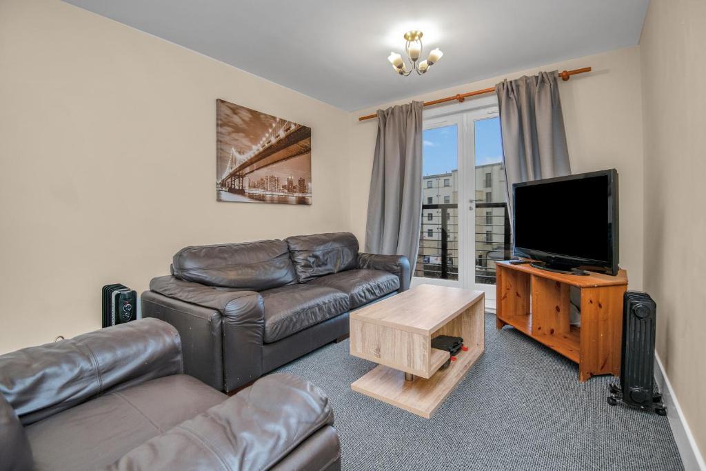 Leith Apartment | Edinburgh City Center Coady Apartment SLEEPS 5 FREE CAR PARK SPACE