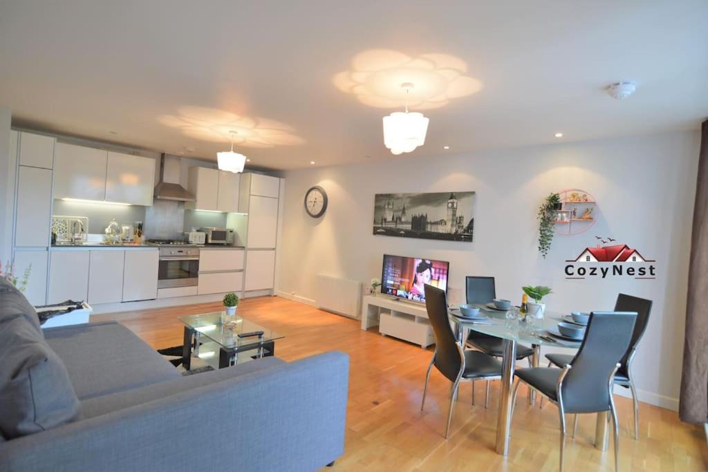 Reading Apartment | Elegant Central Self Contained Flat by CozyNest.