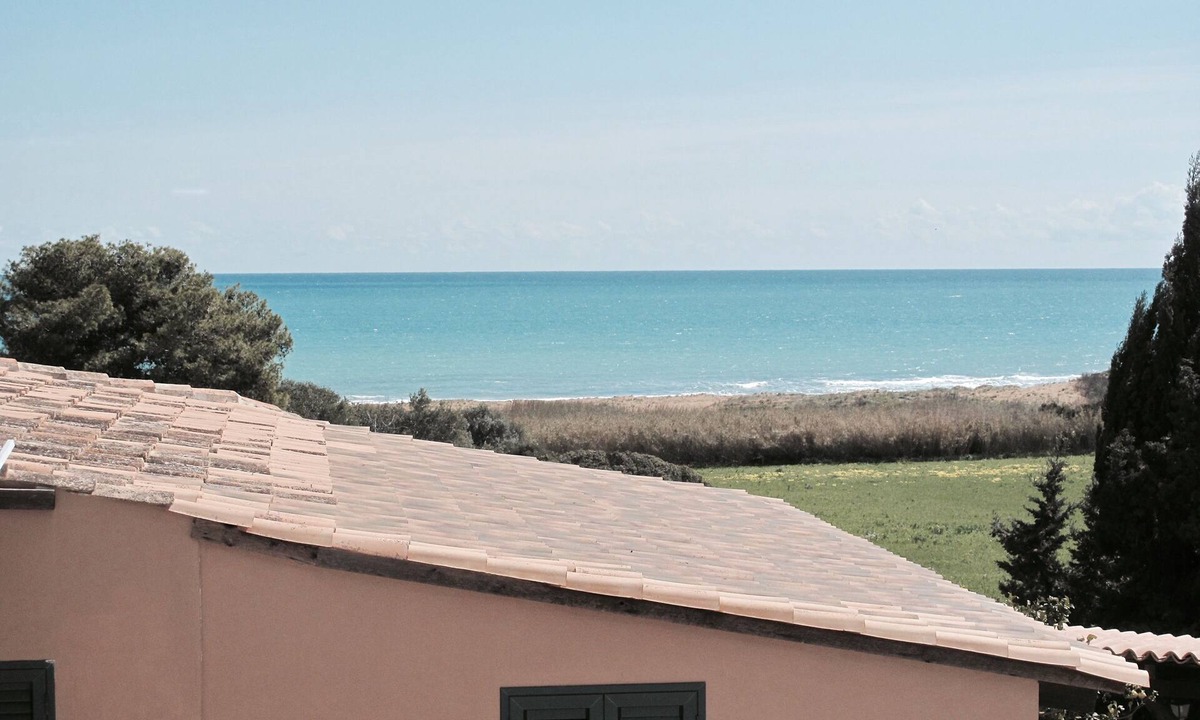 Noto Villa | ELORINA seaside vacation home in Noto Birri Eloro Vendicari Natural Reserve.
