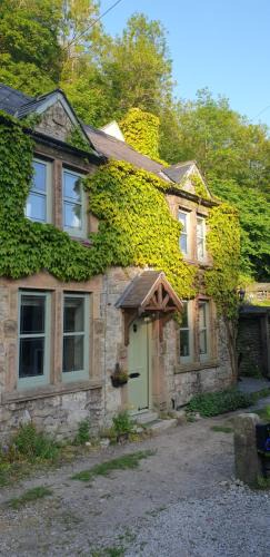 Bonsall House | Enchanting Cottage for 4- Witchnest in Derbyshire, with EV point