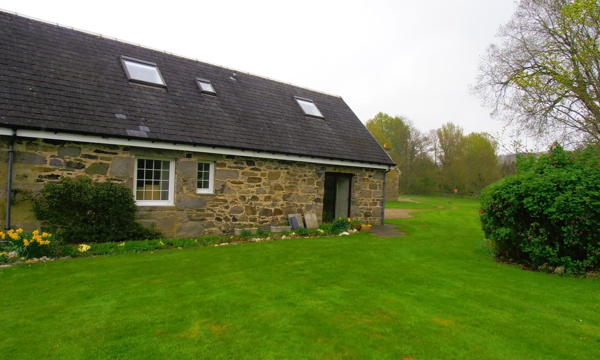 Aberfeldy Cottage | Escape to Rural Highlands Stunning Scenery, Sound of the Burn and wildlife