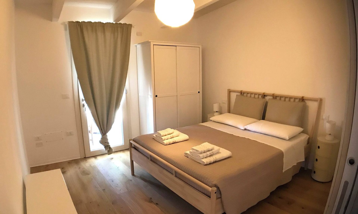 Ostra Other | Farmhouse - APIS IN TABULA - Nestled in the tranquility of the rolling hills.