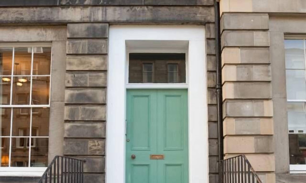 Bonnington Apartment | GRAND & SPACIOUS CENTRAL APT WITH WIFI