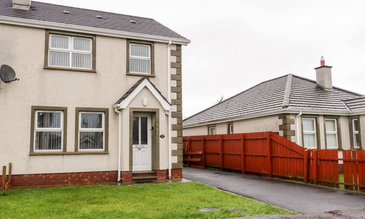 Ballycastle Cottage | HALLER HOUSE, pet friendly, with open fire in Ballycastle