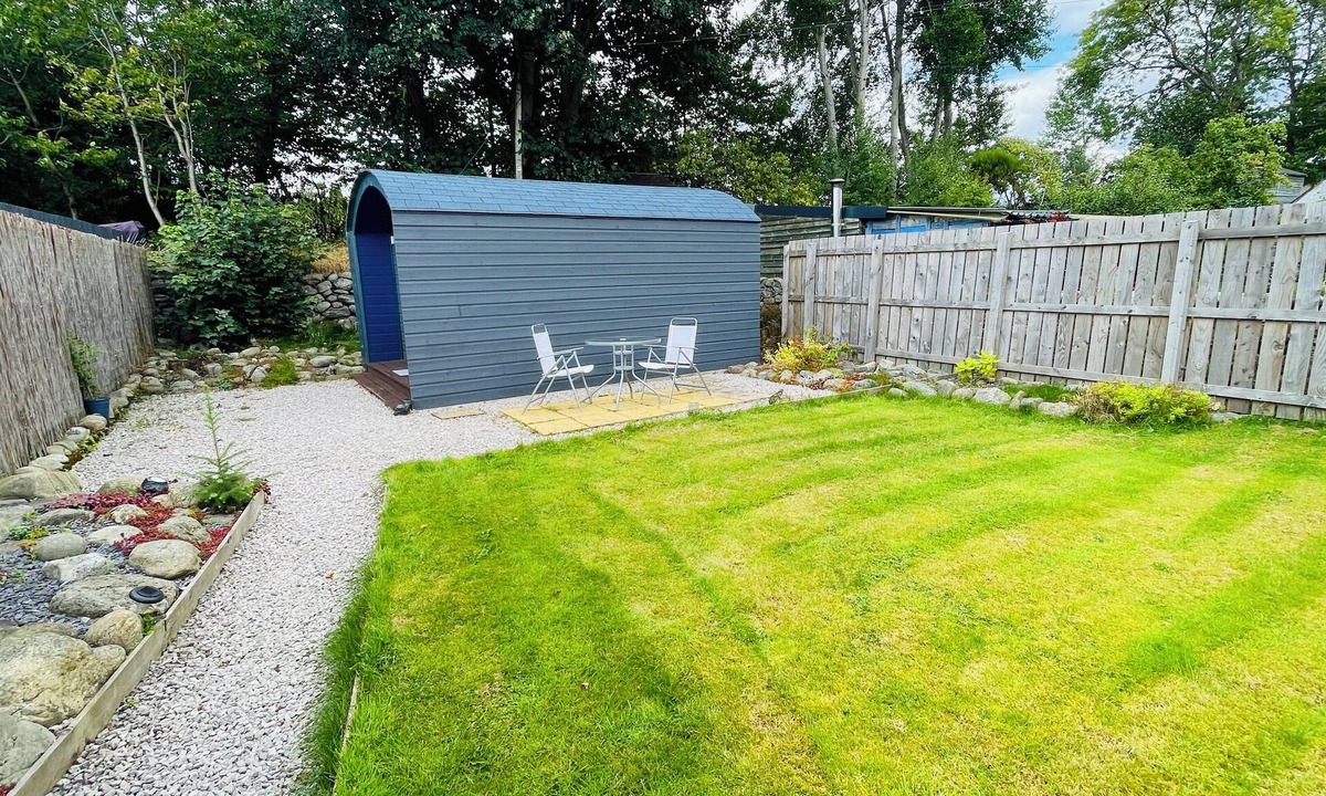 Lewiston Cabin | Hideaway pod near Loch Ness for a tranquil retreat, with private garden