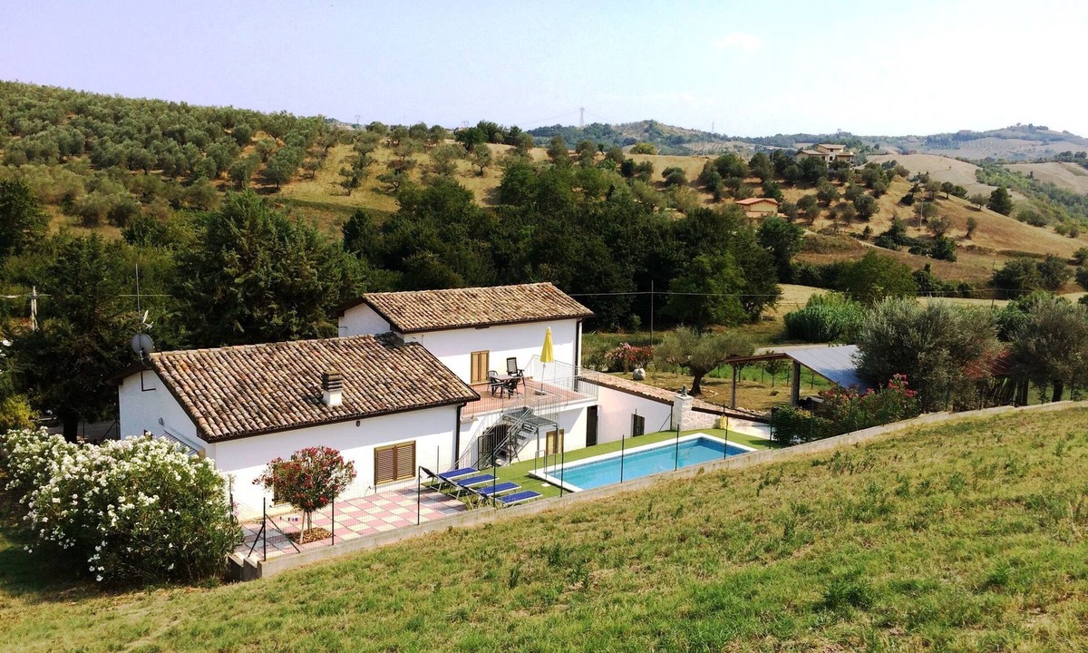 Picciano House | Hillside Escape with Pool