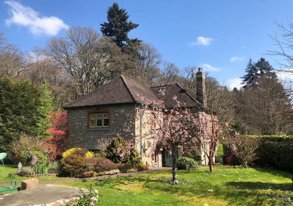 Lydney House | Historic Pike House with Beautiful Garden
