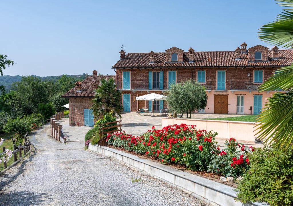 Monta House | Holiday Home Bricco delle Rondini by Interhome