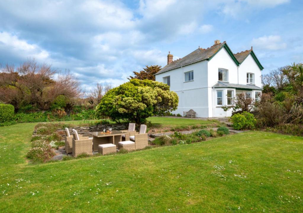 Padstow House | Holiday Home Tremie by Interhome