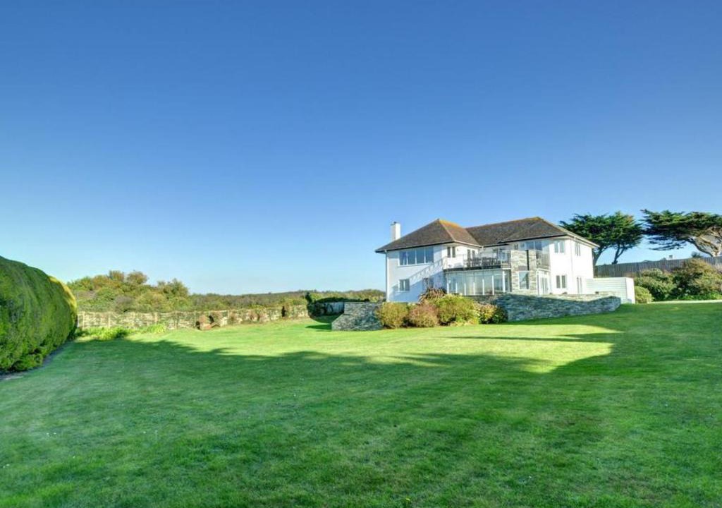 Constantine Bay House | Holiday Home Trey by Interhome