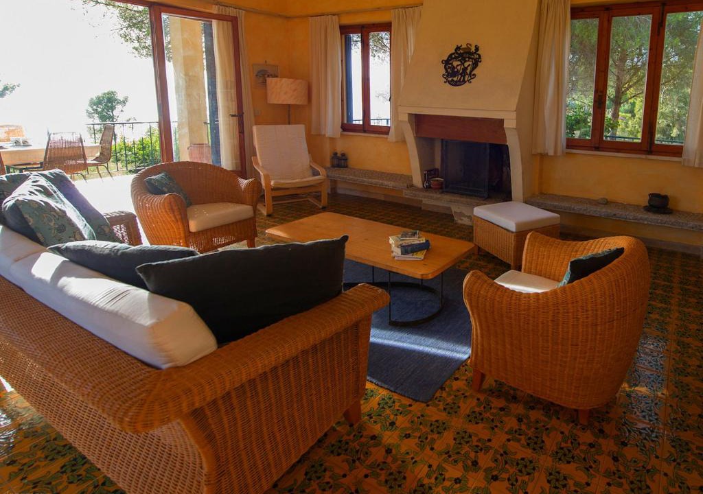 Madonna delle Grazie House | House with direct access and private terrace at sea only 10min from Capoliveri