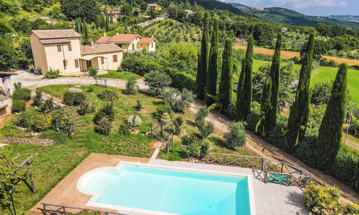 Avigliano Umbrio House | House with private pool in hilly-quiet location with panoramic views